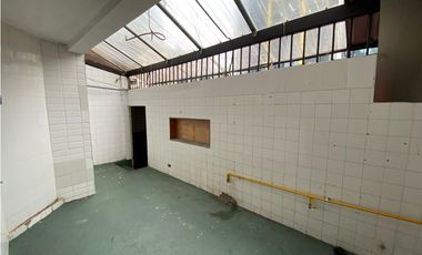 OBARRIO / LOCAL CASA COMERCIAL CON JARDIN / 600M2 / VIA PRINCIPAL