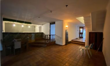 OBARRIO / LOCAL CASA COMERCIAL CON JARDIN / 600M2 / VIA PRINCIPAL