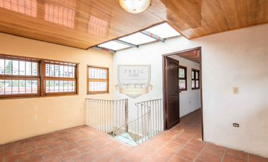 Casa venta con patio en 12 de Octubre Hato Pintado