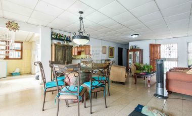 Casa venta con patio en 12 de Octubre Hato Pintado