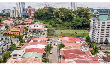 Casa venta con patio en 12 de Octubre Hato Pintado