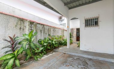Casa venta con patio en 12 de Octubre Hato Pintado