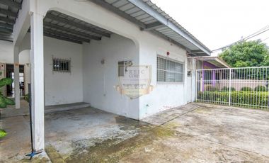 Casa venta con patio en 12 de Octubre Hato Pintado