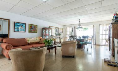 Casa venta con patio en 12 de Octubre Hato Pintado