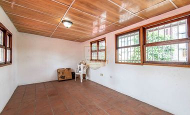 Casa venta con patio en 12 de Octubre Hato Pintado