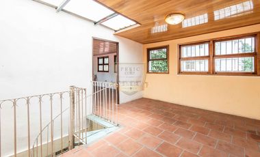 Casa venta con patio en 12 de Octubre Hato Pintado