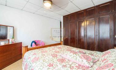 Casa venta con patio en 12 de Octubre Hato Pintado