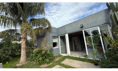 VENTA CASA CON PARQUE QUINCHO Y POSIBILDAD DE AMPLIAR