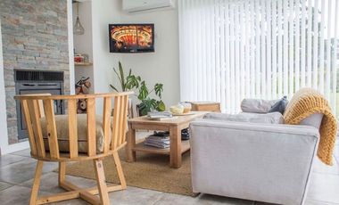 VENTA CASA CON PARQUE QUINCHO Y POSIBILDAD DE AMPLIAR
