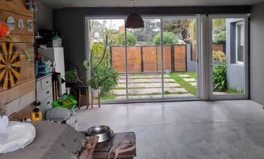 Casa 3 ambientes — Zona Los Acantilados