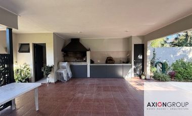 Casa en venta de 2 dormitorios c/ cochera en Villa Elisa