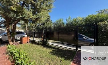 Casa en venta de 2 dormitorios c/ cochera en Villa Elisa