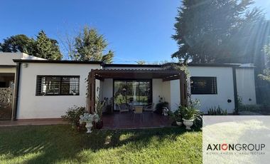 Casa en venta de 2 dormitorios c/ cochera en Villa Elisa