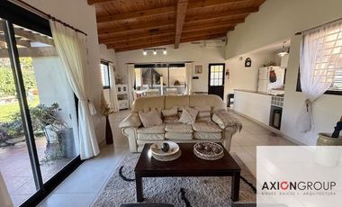 Casa en venta de 2 dormitorios c/ cochera en Villa Elisa