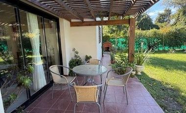 Casa en venta de 2 dormitorios c/ cochera en Villa Elisa