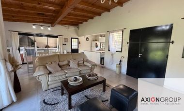 Casa en venta de 2 dormitorios c/ cochera en Villa Elisa