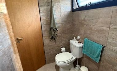 Casa en venta de 2 dormitorios c/ cochera en Villa Elisa