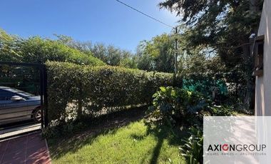 Casa en venta de 2 dormitorios c/ cochera en Villa Elisa