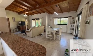 Casa en venta de 2 dormitorios c/ cochera en Villa Elisa