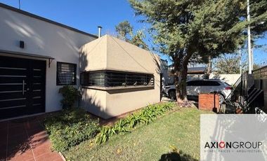 Casa en venta de 2 dormitorios c/ cochera en Villa Elisa