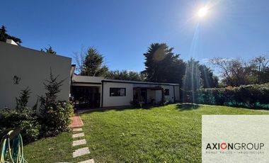 Casa en venta de 2 dormitorios c/ cochera en Villa Elisa