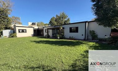 Casa en venta de 2 dormitorios c/ cochera en Villa Elisa