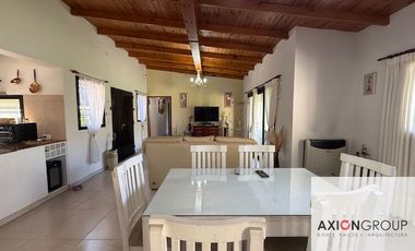 Casa en venta de 2 dormitorios c/ cochera en Villa Elisa