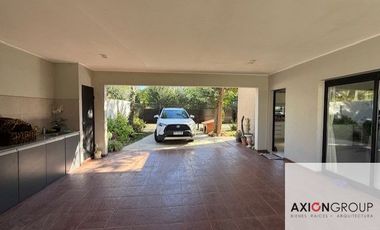 Casa en venta de 2 dormitorios c/ cochera en Villa Elisa
