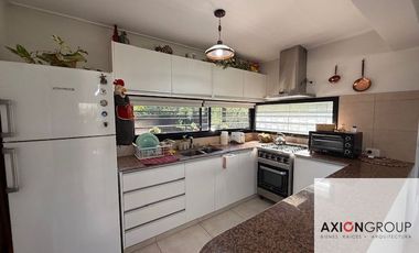 Casa en venta de 2 dormitorios c/ cochera en Villa Elisa