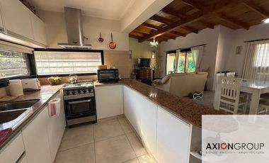Casa en venta de 2 dormitorios c/ cochera en Villa Elisa
