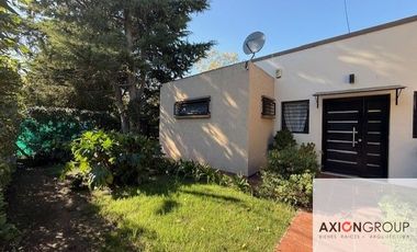 Casa en venta de 2 dormitorios c/ cochera en Villa Elisa