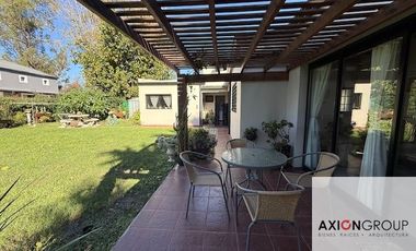 Casa en venta de 2 dormitorios c/ cochera en Villa Elisa