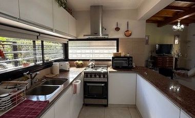 Casa en venta de 2 dormitorios c/ cochera en Villa Elisa