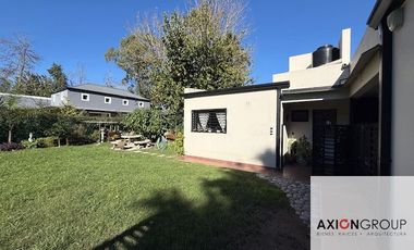 Casa en venta de 2 dormitorios c/ cochera en Villa Elisa