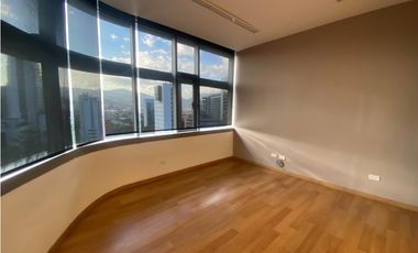 Oficina 78m2 en CC Milla de Oro para arriendo