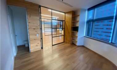 Oficina 78m2 en CC Milla de Oro para arriendo