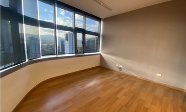 Oficina 78m2 en CC Milla de Oro para arriendo