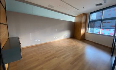 Oficina 78m2 en CC Milla de Oro para arriendo