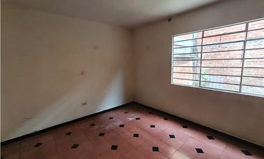 SE ARRIENDA CASA, EN ENVIGADO BARRIO MESA