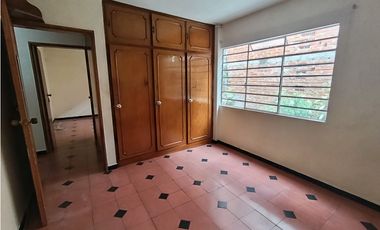 SE ARRIENDA CASA, EN ENVIGADO BARRIO MESA