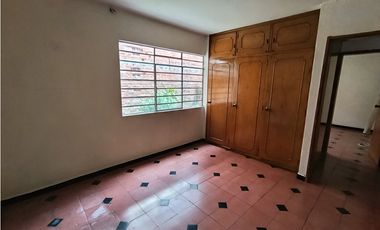 SE ARRIENDA CASA, EN ENVIGADO BARRIO MESA