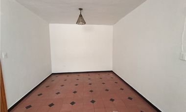 SE ARRIENDA CASA, EN ENVIGADO BARRIO MESA
