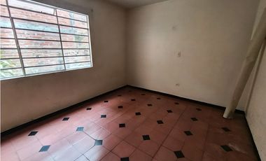 SE ARRIENDA CASA, EN ENVIGADO BARRIO MESA