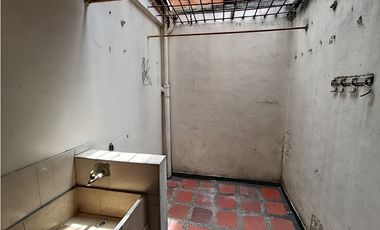 SE ARRIENDA CASA, EN ENVIGADO BARRIO MESA