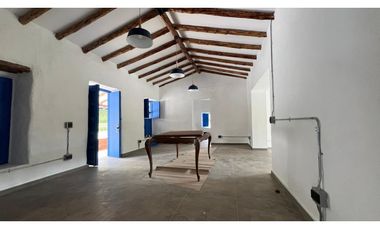 CASA COMERCIAL BORDE DE VIA RETIRO