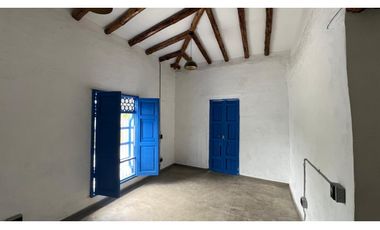 CASA COMERCIAL BORDE DE VIA RETIRO