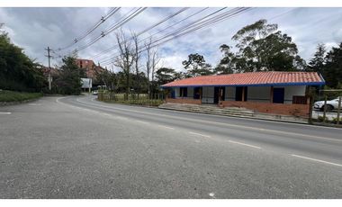 CASA COMERCIAL BORDE DE VIA RETIRO