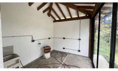 CASA COMERCIAL BORDE DE VIA RETIRO