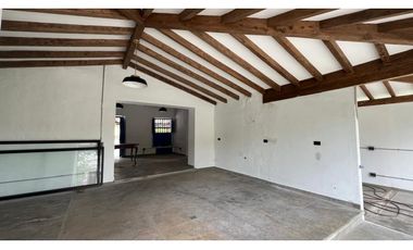 CASA COMERCIAL BORDE DE VIA RETIRO