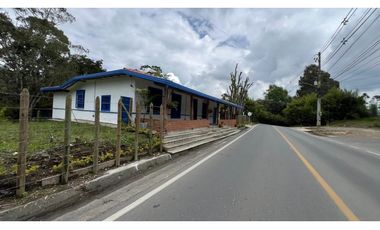 CASA COMERCIAL BORDE DE VIA RETIRO